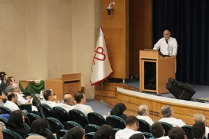 مراسم باشکوه جشن دانش‌آموختگان و استقبال از رزیدنت‌های جدید در مرکز قلب تهران برگزار شد