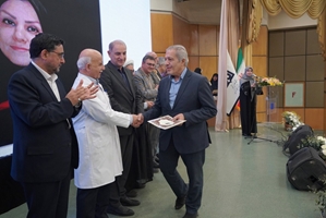 تجلیل از پرستاران نمونه و فداکار در مراسم گرامیداشت روز پرستار در مرکز قلب تهران