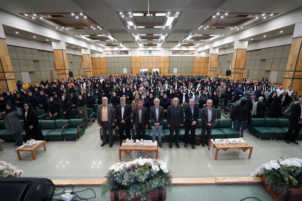 تجلیل از پرستاران نمونه و فداکار در مراسم گرامیداشت روز پرستار در مرکز قلب تهران